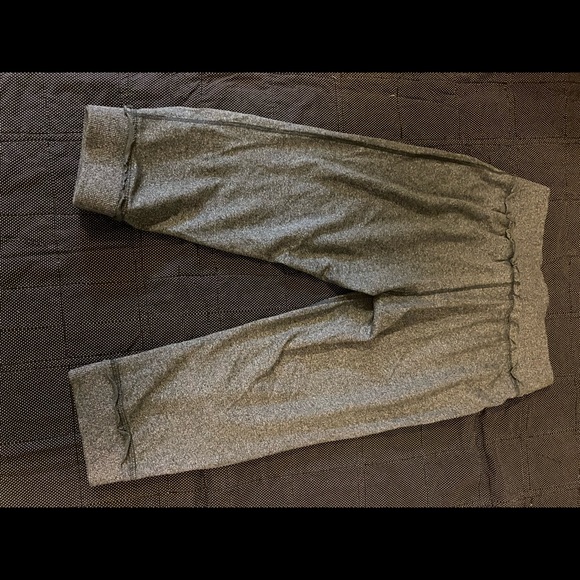 Isagenix size medium capris - Picture 3 of 3